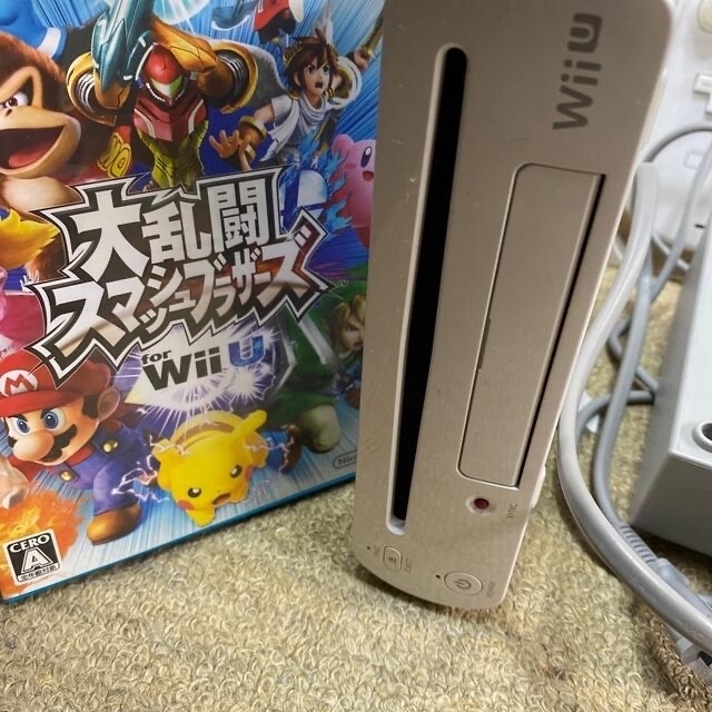 Nintendo WII U  32GB 本体　大乱闘スマッシュブラザーズ