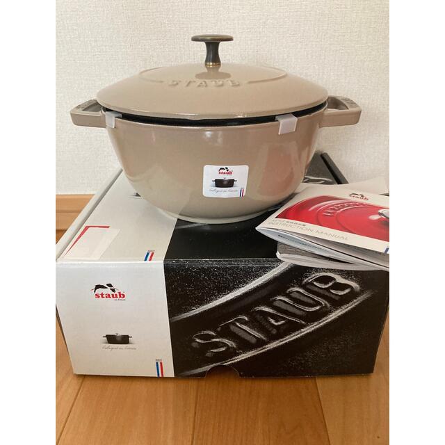 STAUB(ストウブ)の送料込み【新品未使用】staub wa-nabe Lサイズ　20cm リネン インテリア/住まい/日用品のキッチン/食器(鍋/フライパン)の商品写真