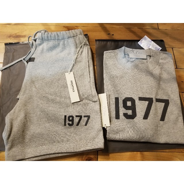 FEAR OF GOD(フィアオブゴッド)のESSENTIALS 1977 SET UP メンズのトップス(Tシャツ/カットソー(半袖/袖なし))の商品写真