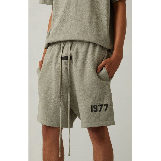 FEAR OF GOD(フィアオブゴッド)のESSENTIALS 1977 SET UP メンズのトップス(Tシャツ/カットソー(半袖/袖なし))の商品写真