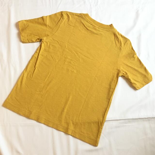 UNIQLO(ユニクロ)のUNIQLO ユニクロ 無地Tシャツ マスタードカラー　最終値下げ レディースのトップス(Tシャツ(半袖/袖なし))の商品写真