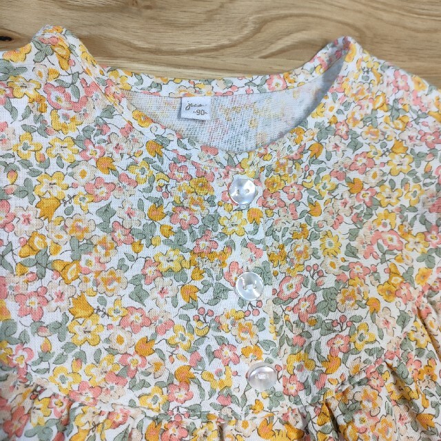 しまむら(シマムラ)の花柄ワンピース　90サイズ キッズ/ベビー/マタニティのキッズ服女の子用(90cm~)(ワンピース)の商品写真