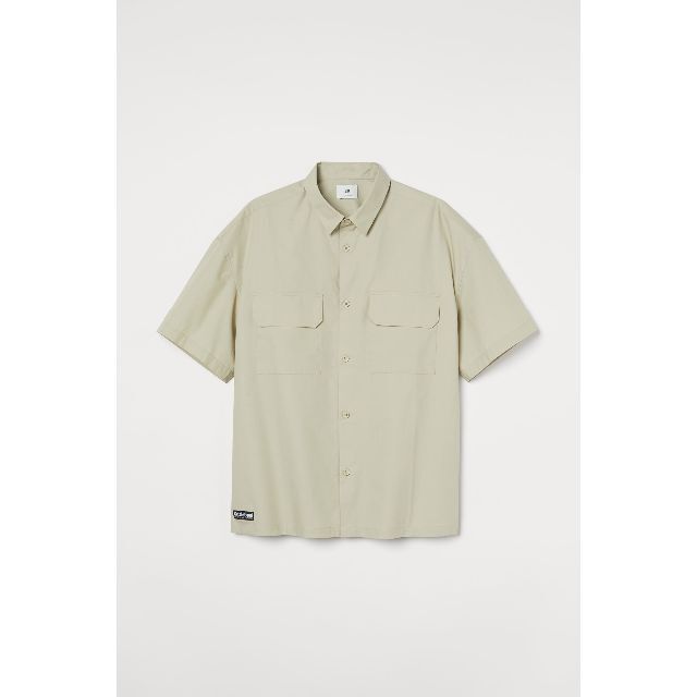 H&M(エイチアンドエム)のH&M オーバーサイズ ユーティリティ半袖シャツ ベージュ 新品 メンズのトップス(シャツ)の商品写真