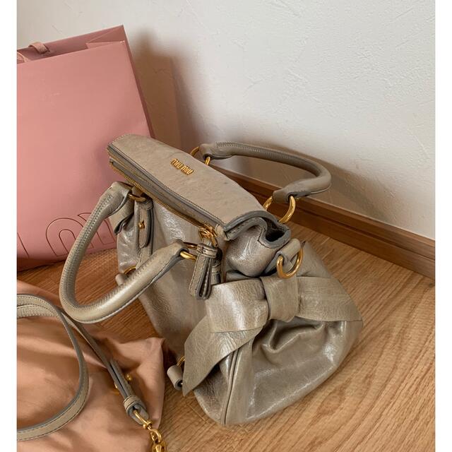 miumiu(ミュウミュウ)のmiu miu バッグ　ショルダー　グレー レディースのバッグ(ショルダーバッグ)の商品写真