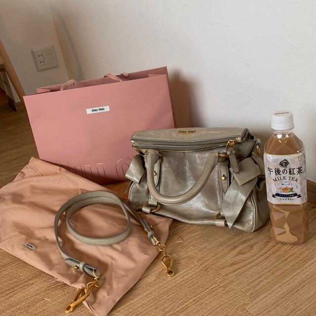 miumiu(ミュウミュウ)のmiu miu バッグ　ショルダー　グレー レディースのバッグ(ショルダーバッグ)の商品写真
