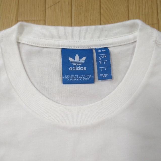 adidas(アディダス)の★専用★adidas Originals Tシャツ Vans ポーチ 2点セット メンズのトップス(Tシャツ/カットソー(半袖/袖なし))の商品写真