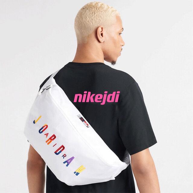 NIKE(ナイキ)のNIKEジョーダンボディーバッグ　ウエストポーチ　白色 レディースのバッグ(ボディバッグ/ウエストポーチ)の商品写真