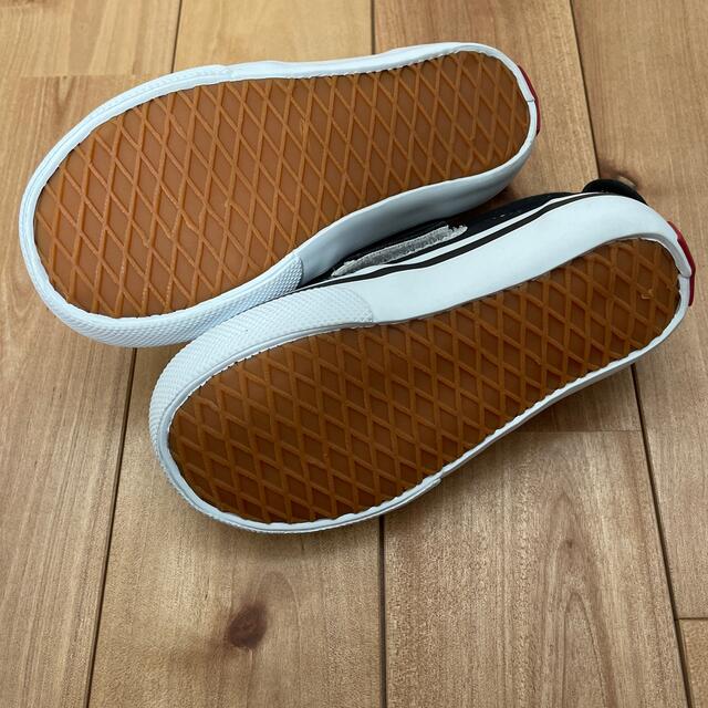 VANS(ヴァンズ)の専用　バンズ　キッズスニーカー　スリッポン　16 キッズ/ベビー/マタニティのキッズ靴/シューズ(15cm~)(スリッポン)の商品写真