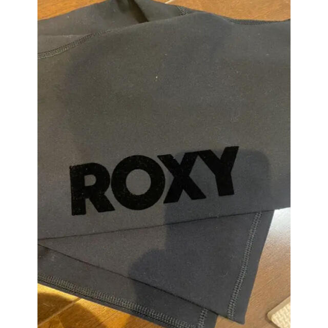 Roxy(ロキシー)の★新品★ 吸汗 速乾 カプリ丈 レギンス Sサイズ　roxy スポーツ/アウトドアのトレーニング/エクササイズ(ヨガ)の商品写真