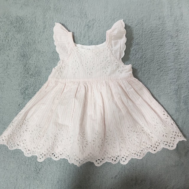 babyGAP(ベビーギャップ)のbabygap　アイレット　ワンピース　ピンク　ストライプ　80cm キッズ/ベビー/マタニティのベビー服(~85cm)(ワンピース)の商品写真