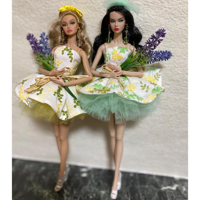 Barbie(バービー)のミモザ総刺繍ワンピース+リボンカチューシャ　バレリーナ風 ハンドメイドのぬいぐるみ/人形(人形)の商品写真