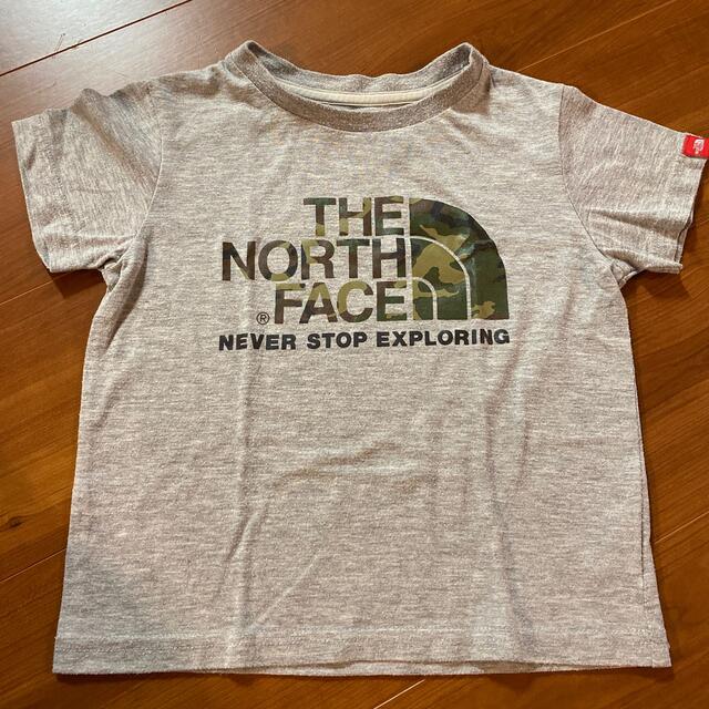 THE NORTH FACE(ザノースフェイス)のノースフェイス　カモフラ　グレーTシャツ キッズ/ベビー/マタニティのキッズ服男の子用(90cm~)(Tシャツ/カットソー)の商品写真