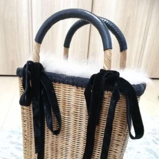 Drawer - 紗栄子さんご使用 かごバッグ リボン ファー 2wayの通販 ...