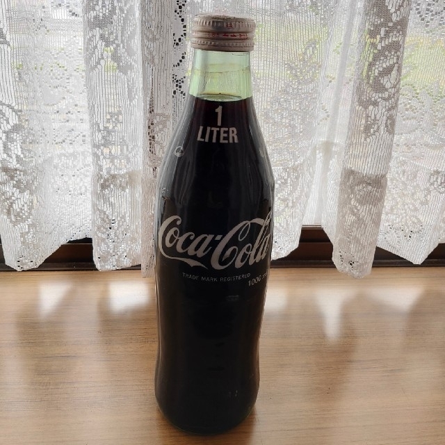 コカ・コーラ(コカコーラ)のコカ・コーラ　1リットル 瓶　1974 エンタメ/ホビーのコレクション(ノベルティグッズ)の商品写真