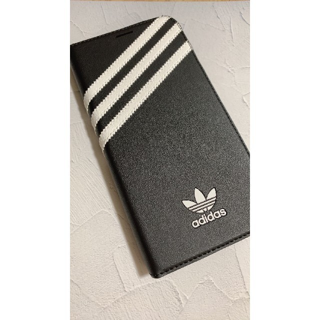 adidas(アディダス)のアディダス スマホケース スマホ/家電/カメラのスマホアクセサリー(iPhoneケース)の商品写真