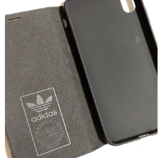 adidas(アディダス)のアディダス スマホケース スマホ/家電/カメラのスマホアクセサリー(iPhoneケース)の商品写真