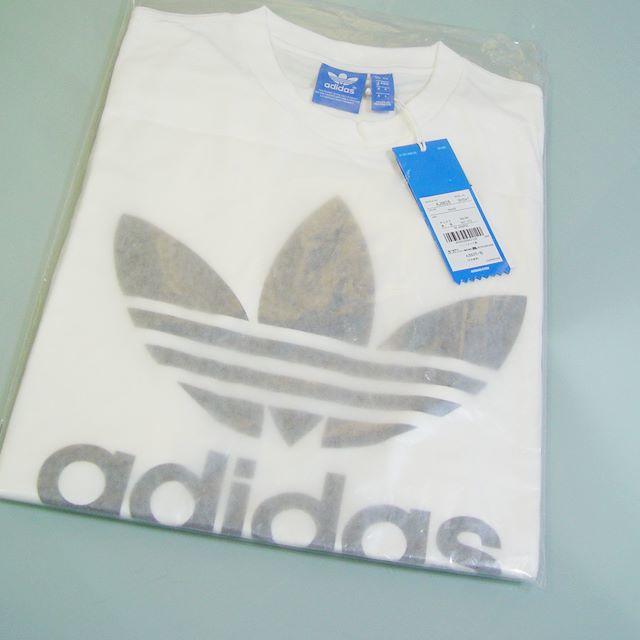 adidas(アディダス)のM【新品/即日発送OK】adidas オリジナルス デカロゴ Tシャツ 白/黒 メンズのトップス(Tシャツ/カットソー(半袖/袖なし))の商品写真