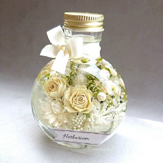 ハーバリウム ナチュラル系【白薔薇とグリーンのエレガントボトル】 ハーバリウム ナチュラル系【白薔薇とグリーンのエレガントボトル】