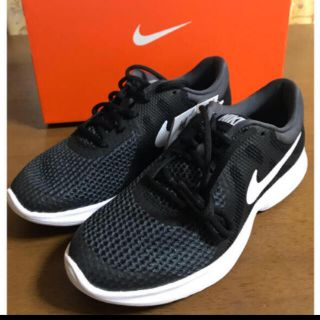 ナイキ(NIKE)のNIKE ナイキ　スニーカー　23.5cm 新品　値下げ(スニーカー)