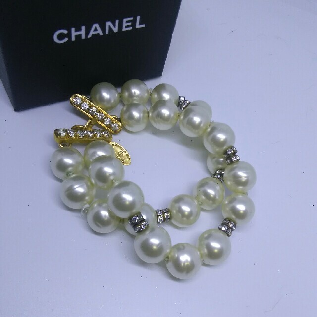 CHANEL(シャネル)のお盆期間≫限定≪セール❤！　　　希少【美品】CHANELパールブレスレット レディースのアクセサリー(ブレスレット/バングル)の商品写真