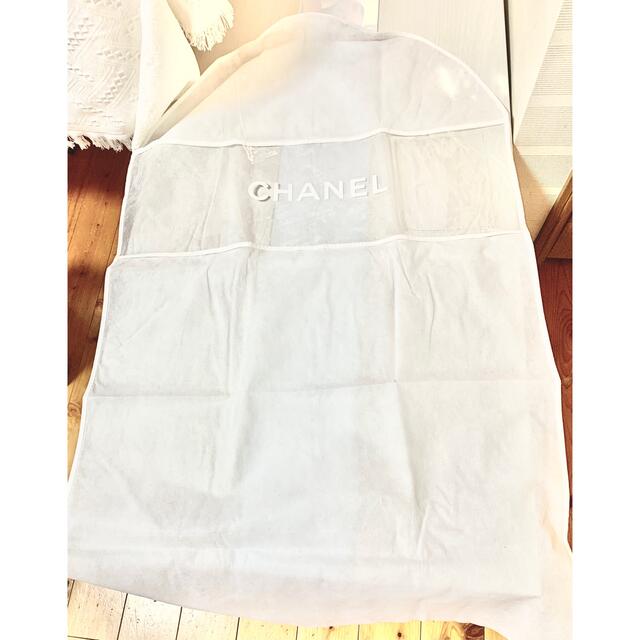 CHANEL(シャネル)のB☆★CHANEL ガーメント 白 衣類 カバー シャネル 新品★☆ レディースのレディース その他(その他)の商品写真