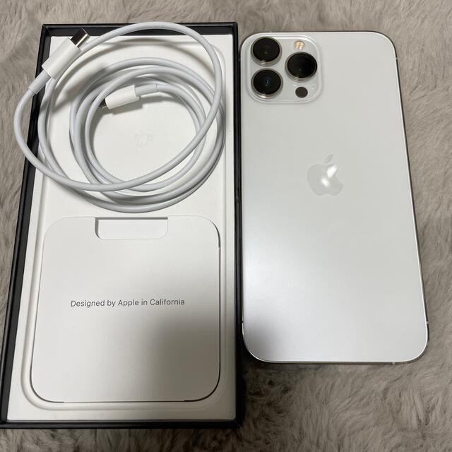 iPhone(アイフォーン)のiPhone13Pro max 本体　シルバー　256G スマホ/家電/カメラのスマートフォン/携帯電話(スマートフォン本体)の商品写真