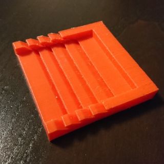 ミニ四駆 ブレーキスポンジカット治具（25～40度）レッド(模型/プラモデル)