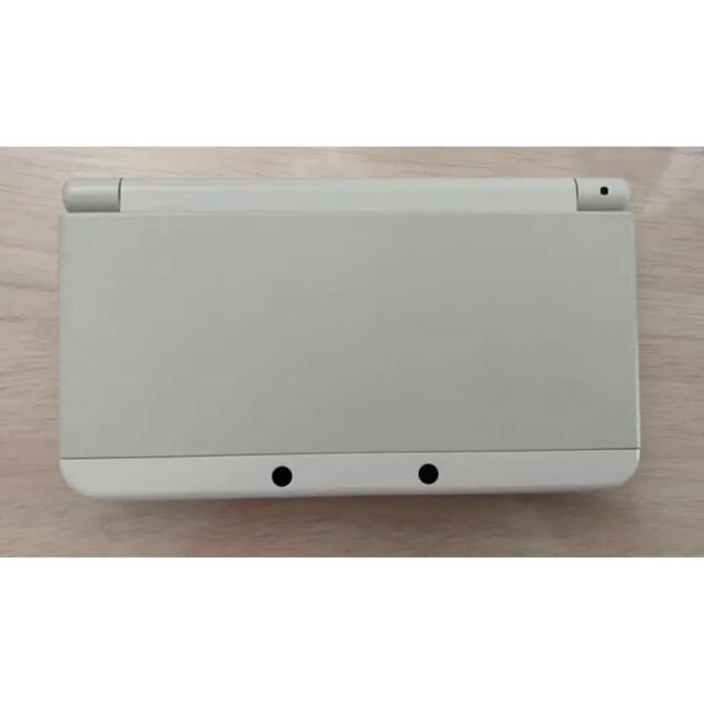 【美品】Newニンテンドー3DSホワイト エンタメ/ホビーのゲームソフト/ゲーム機本体(携帯用ゲーム機本体)の商品写真