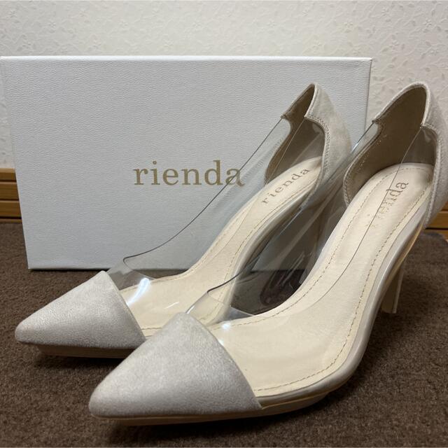 rienda(リエンダ)の値下げ中rienda スウェードクリアパンプス　ホワイト　新品未着用 レディースの靴/シューズ(ハイヒール/パンプス)の商品写真