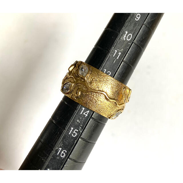 イタリア　ゴールド　彫刻模様　幅約1.2cm 豪華　高級　ボリューム感ある　指輪 レディースのアクセサリー(リング(指輪))の商品写真