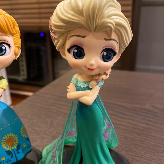 アナと雪の女王(アナトユキノジョオウ)のアナとエルサQPOSKET エンタメ/ホビーのおもちゃ/ぬいぐるみ(キャラクターグッズ)の商品写真