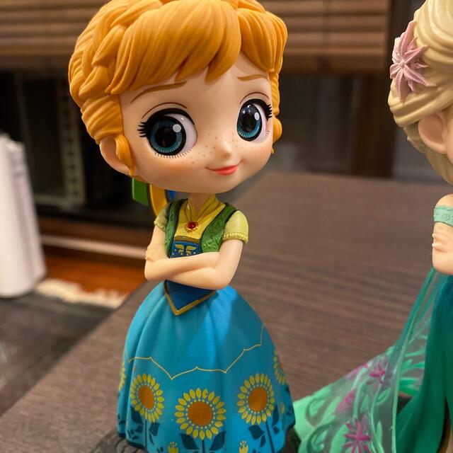 アナと雪の女王(アナトユキノジョオウ)のアナとエルサQPOSKET エンタメ/ホビーのおもちゃ/ぬいぐるみ(キャラクターグッズ)の商品写真