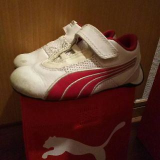 プーマ(PUMA)のプーマFUTURE CAT S1 V KIDS 15cmマジックテープ白レッド赤(スニーカー)