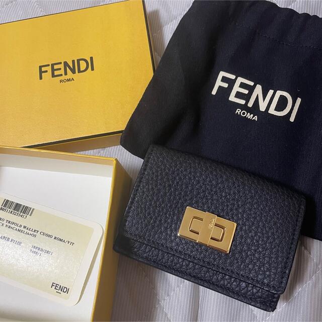 FENDI ピーカブー 三つ折り 財布 セレリア ブラック財布