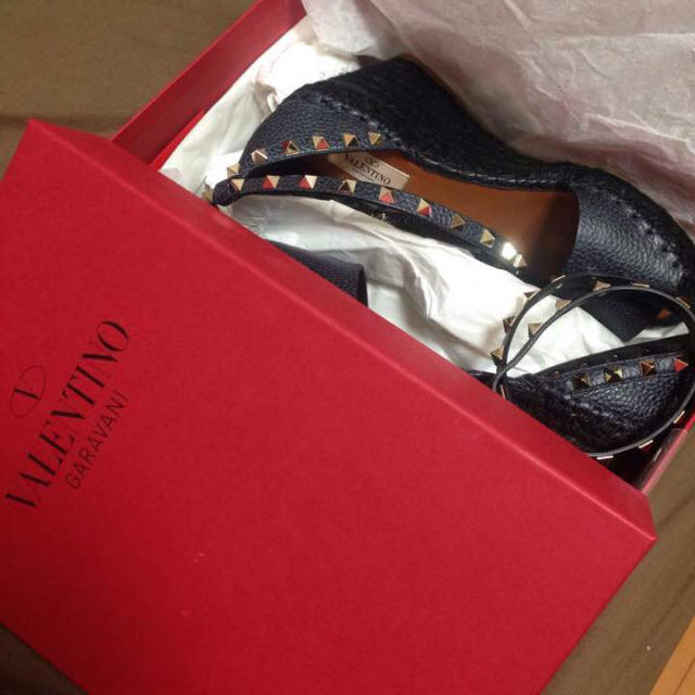 valentino garavani(ヴァレンティノガラヴァーニ)のpeonyさま専用 ヴァレンティノ正規スタッズサンダルウェッジソール最終価格 レディースの靴/シューズ(サンダル)の商品写真