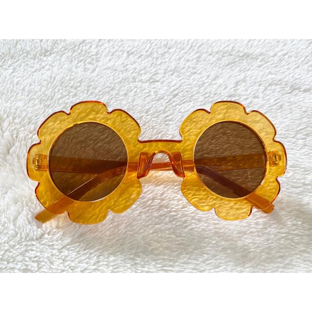 3COINS - ✨送料込み✨ フラワーサングラス キッズサングラス UV99%カットの通販 by ☆yu's shop☆|スリーコインズならラクマ 3COINS - ✨送料込み✨ フラワーサングラス キッズサングラス UV99%カットの通販 by ☆yu's shop☆|スリーコインズならラクマ