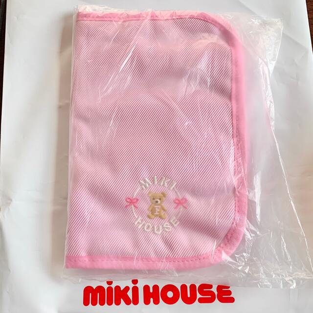 mikihouse(ミキハウス)の【新品・未使用】ミキハウス　くま&リボンししゅうの母子手帳ケース キッズ/ベビー/マタニティのマタニティ(母子手帳ケース)の商品写真