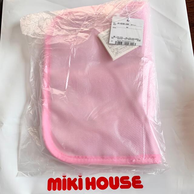 mikihouse(ミキハウス)の【新品・未使用】ミキハウス　くま&リボンししゅうの母子手帳ケース キッズ/ベビー/マタニティのマタニティ(母子手帳ケース)の商品写真