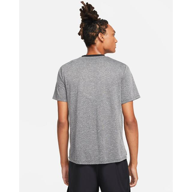 NIKE(ナイキ)の《新品》ナイキ Dri-FIT ラン ディビジョン Tシャツ 半袖 メンズ スポーツ/アウトドアのランニング(ウェア)の商品写真