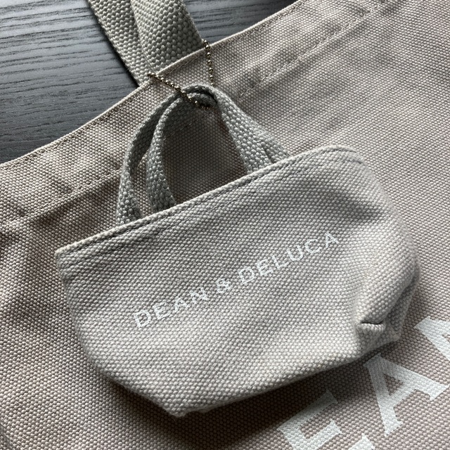 DEAN & DELUCA(ディーンアンドデルーカ)のDEAN & DELUCA トートバッグ　グレー　サイズ L ミニバッグ付 レディースのバッグ(トートバッグ)の商品写真