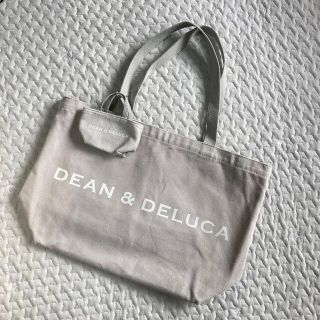 ディーンアンドデルーカ(DEAN & DELUCA)のDEAN & DELUCA トートバッグ　グレー　サイズ L ミニバッグ付(トートバッグ)