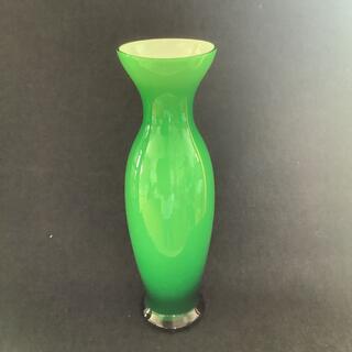 ガラス製　グリーン　花瓶　緑　翠(花瓶)
