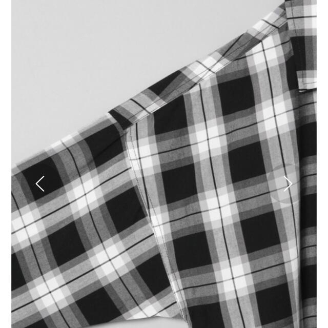 JEANASIS(ジーナシス)のチェックカイキンシャツ　　クロ×シロ　　新品　ジーナシス　　🐼🐾 レディースのトップス(シャツ/ブラウス(半袖/袖なし))の商品写真