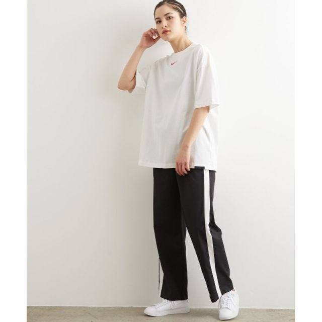 NIKE(ナイキ)のNIKE ナイキ スウッシュ オーバーサイズ Tシャツ チュニック 定5500円 レディースのトップス(Tシャツ(半袖/袖なし))の商品写真