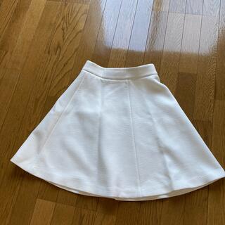 マルティニークルコント(martinique Le Conte)の白スカートお値引き(ひざ丈スカート)