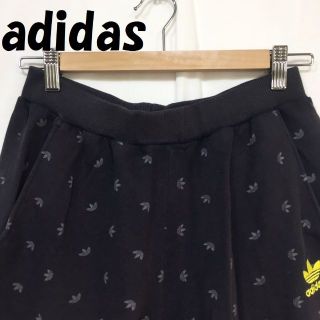 アディダス(adidas)の【人気】アディダス 総柄 ハーフパンツ トレフォイル ブラック サイズS(ショートパンツ)