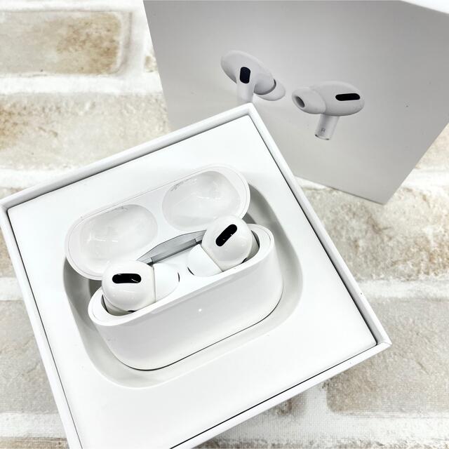 Apple(アップル)の2021年モデル AirPods Pro アップル MLWK3J/A　⑤ スマホ/家電/カメラのオーディオ機器(ヘッドフォン/イヤフォン)の商品写真