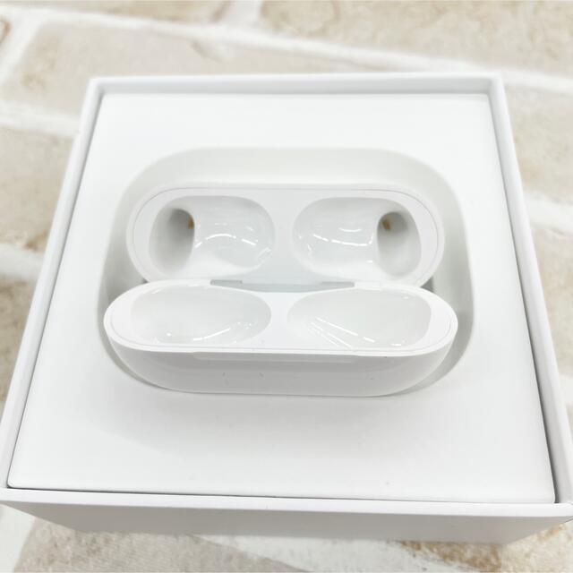 Apple(アップル)の2021年モデル AirPods Pro アップル MLWK3J/A　⑤ スマホ/家電/カメラのオーディオ機器(ヘッドフォン/イヤフォン)の商品写真