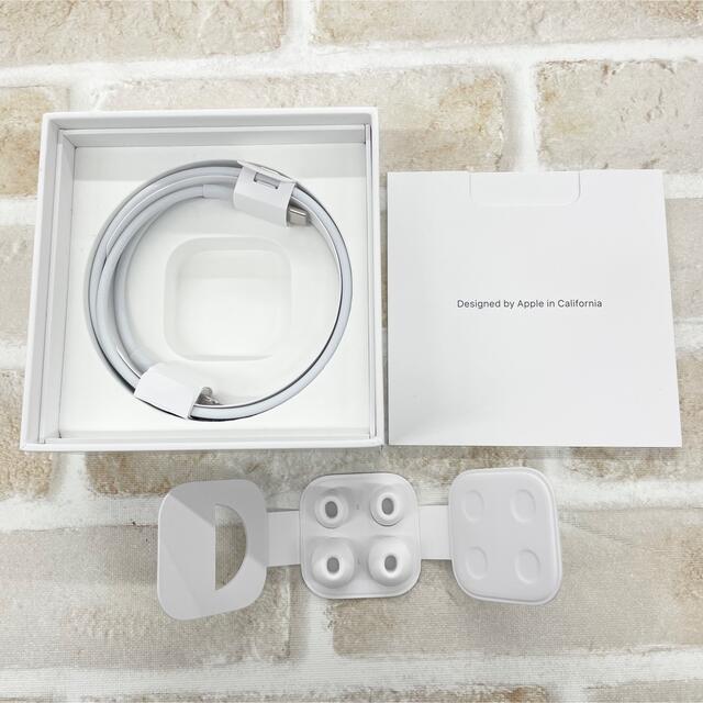 Apple(アップル)の2021年モデル AirPods Pro アップル MLWK3J/A　⑤ スマホ/家電/カメラのオーディオ機器(ヘッドフォン/イヤフォン)の商品写真
