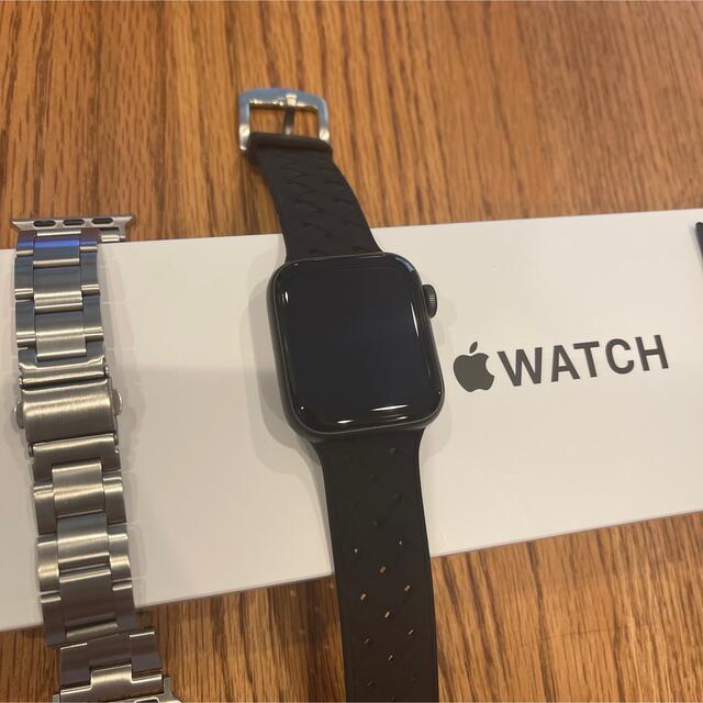 スマホアクセサリーApple Watch SE GPSモデル 40mmスペースグレイアルミニウム…